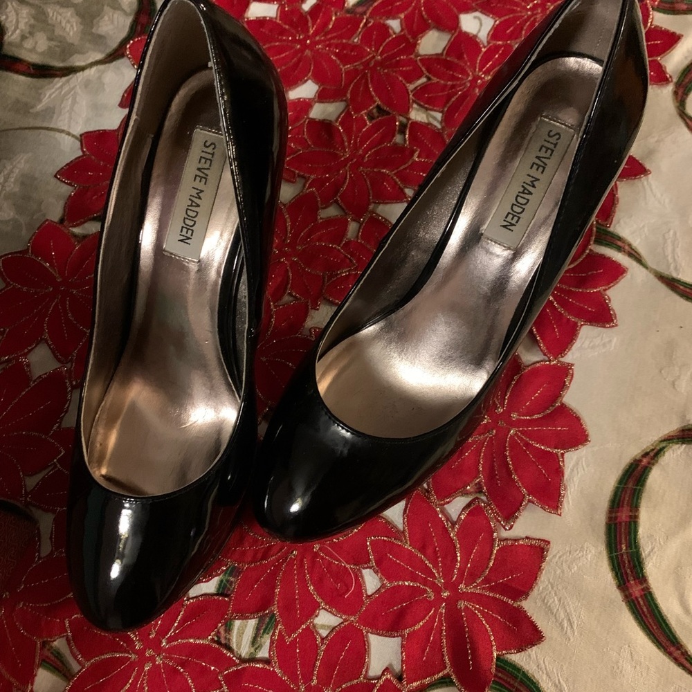 Steve Madden pump size 9 1/2 black